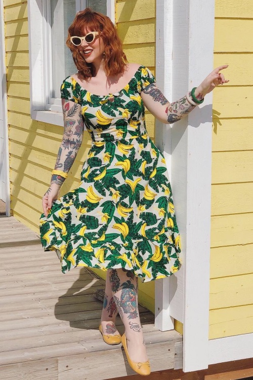 Collectif Clothing - Lorena Tropical Banana Swing-Kleid in Creme