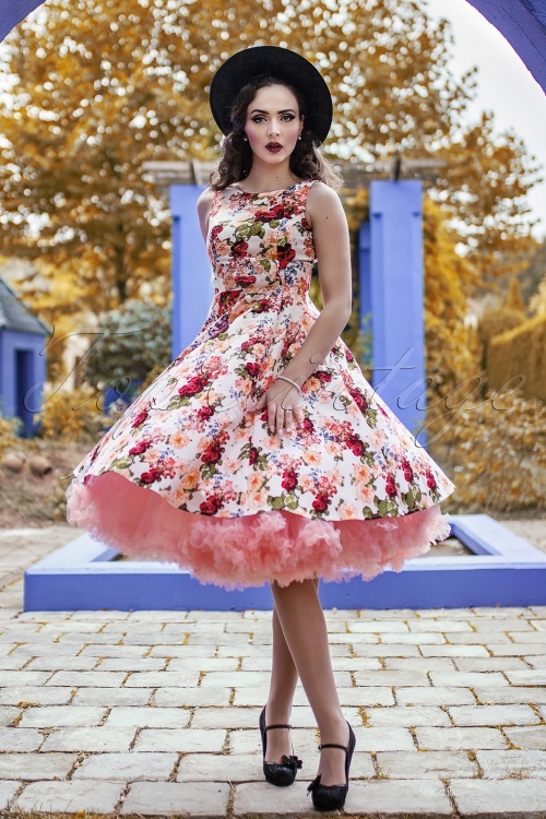 Hearts & Roses - Exklusiv von TopVintage ~ Audrey Florales Swing-Kleid in Elfenbein