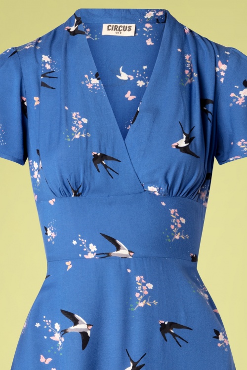 Circus - Swallow Floral Swing Dress Années 50 en Bleu Nuit 3