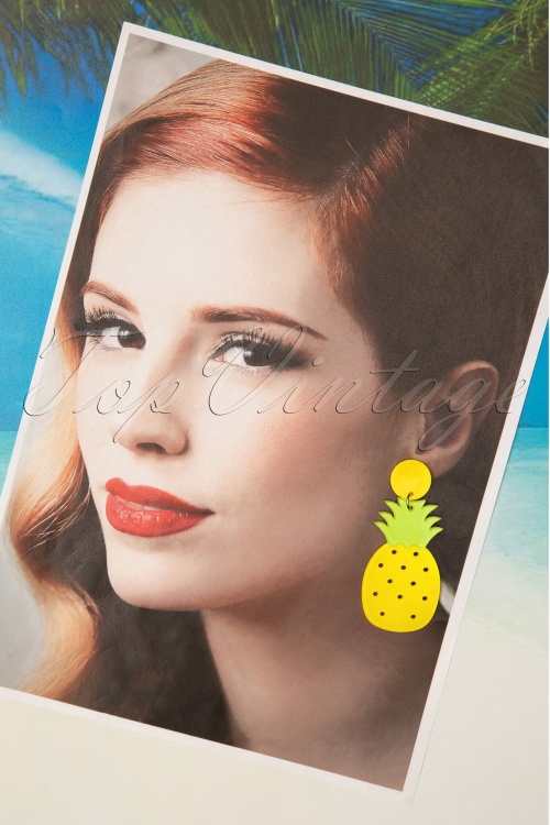 Collectif Clothing - 60s Winnie Pineapple Earrings in Yellow 2