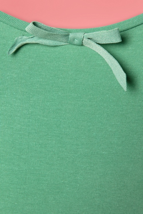 Collectif Clothing - Roberta Plain T-Shirt Années 50 en Vert Antique 3