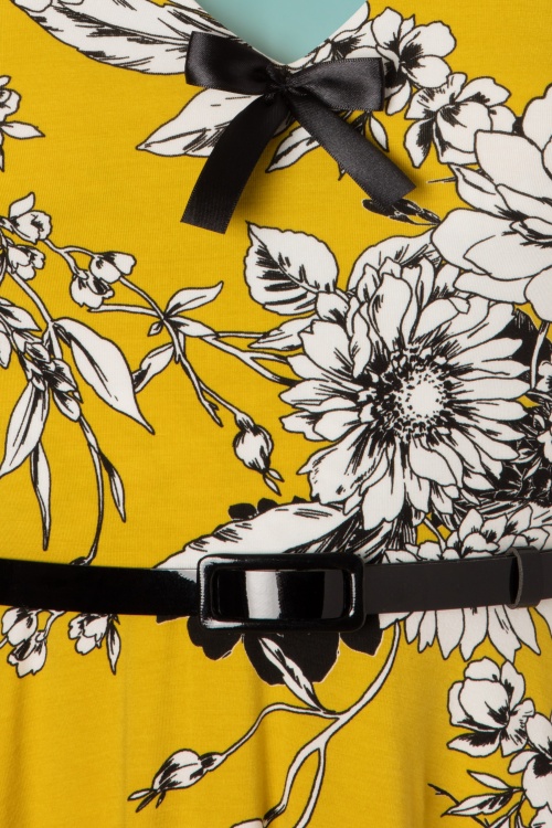 Topvintage Boutique Collection - Kylie Swingkleid mit Blumenmuster in Senf 4
