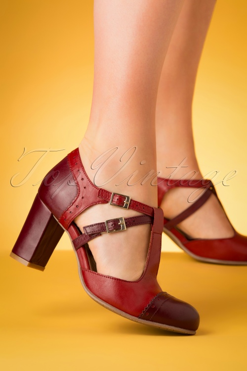 La Veintinueve - 60s Elena Leather T-Strap Pumps in Red