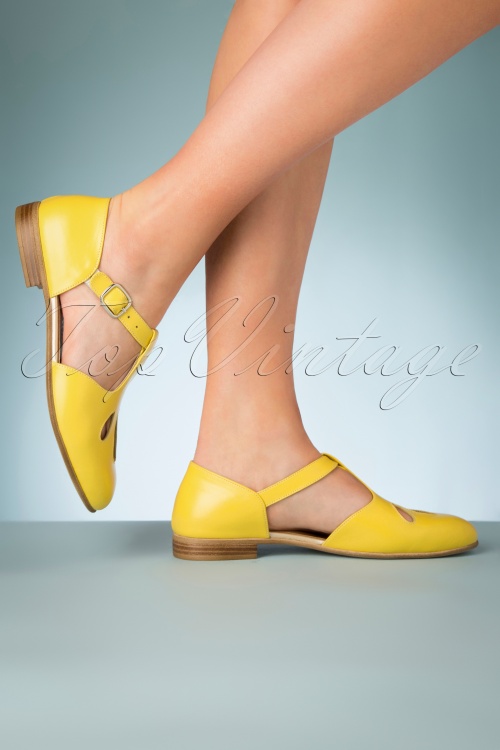 La Veintinueve - 60s Janis Leather Flats in Yellow 3