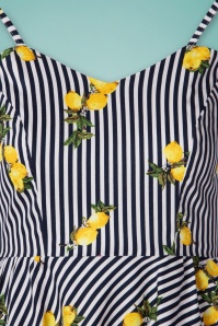 Banned Retro - Lemons And Stripes Dress Années 50 en Bleu Marine et Blanc 4