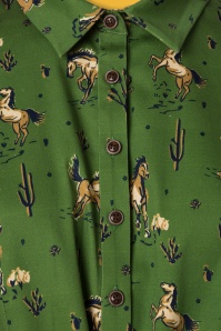 Collectif Clothing - Sammy Wild West Tie Blouse Années 50 en Vert Olive 3