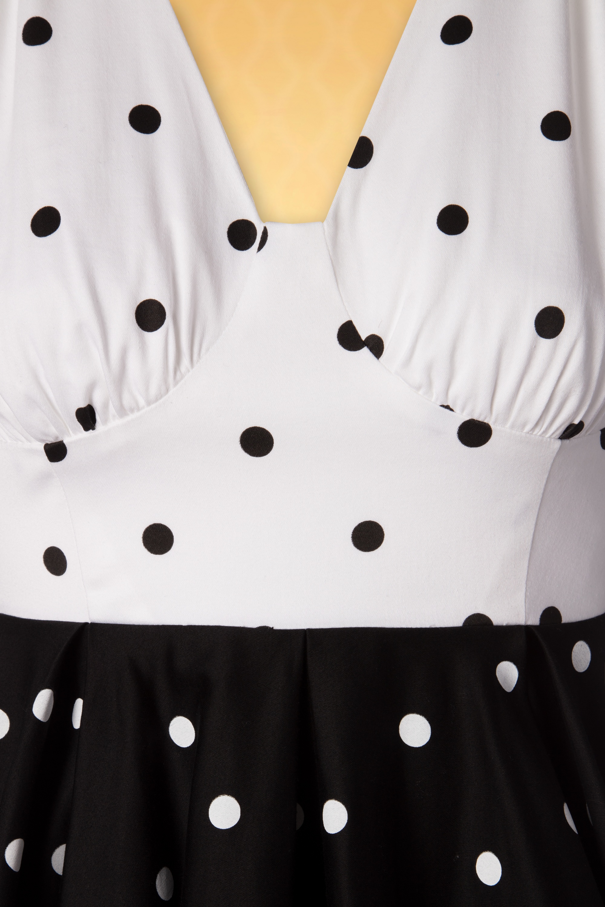 Vintage Diva  - De Esmee Polkadot Swing-jurk in zwart en wit 6