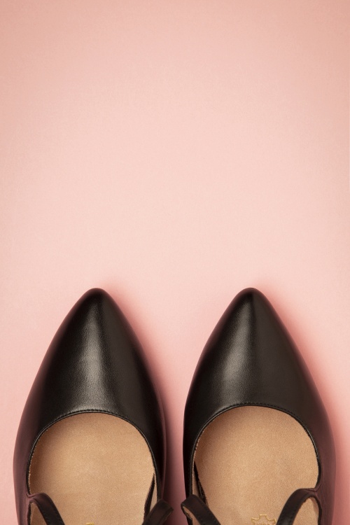 Tamaris - 50s Pointy Leather T-Strap Pumps in Black 3