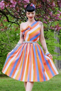 Bettie Page Clothing - Belinda Swing-Kleid mit Sherbet-Streifen
