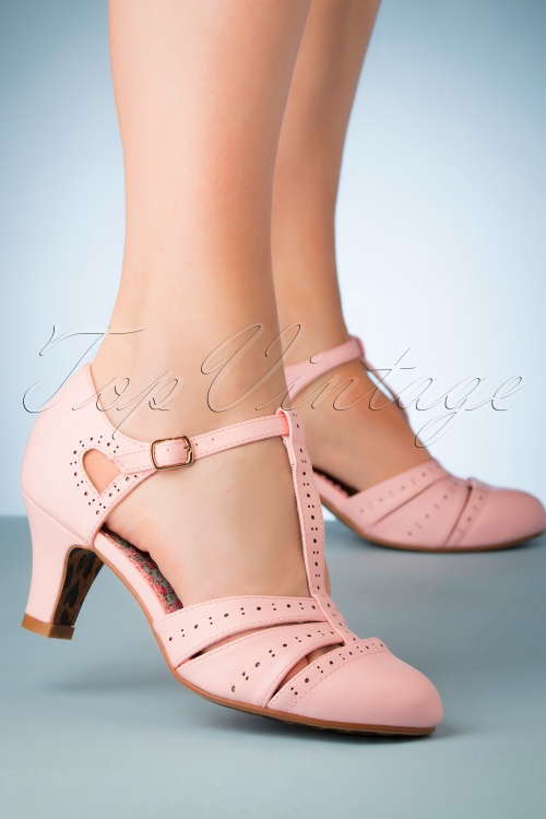 Bettie Page Shoes - Maisie t-strap pumps in roze