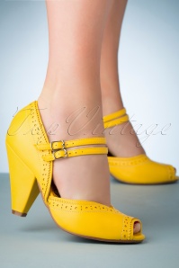 Bettie Page Shoes - Nellie peeptoe pumps in geel 3