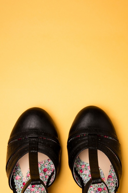 Bettie Page Shoes - Maisie t-strap pumps in zwart 2