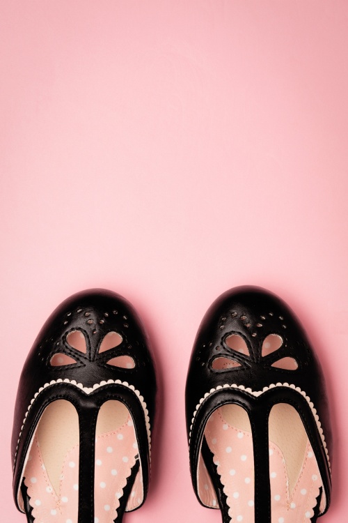 Bettie Page Shoes - Juliet T-Strap Flats Années 50 en Noir 2