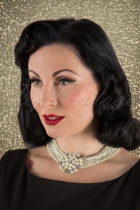 Lovely - 50s Audrey Pearl Set in Silver and Cream 3
