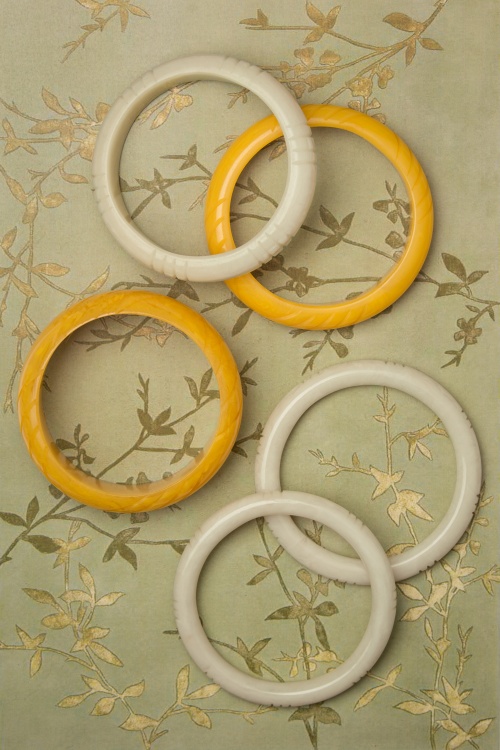 Splendette - TopVintage Exclusive ~ 50s Lemon Wide Carved Bangle in Yellow 4