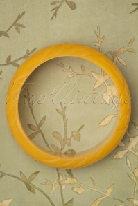 Splendette - TopVintage Exclusive ~ 50s Lemon Wide Carved Bangle in Yellow 2