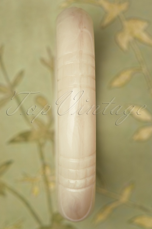 Splendette - TopVintage Exclusive ~ 50s Cloud Midi Carved Bangle in Ivory 3