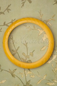 Splendette - TopVintage Exclusive ~ Lemon Midi Carved Bangle Années 50 en Jaune 3