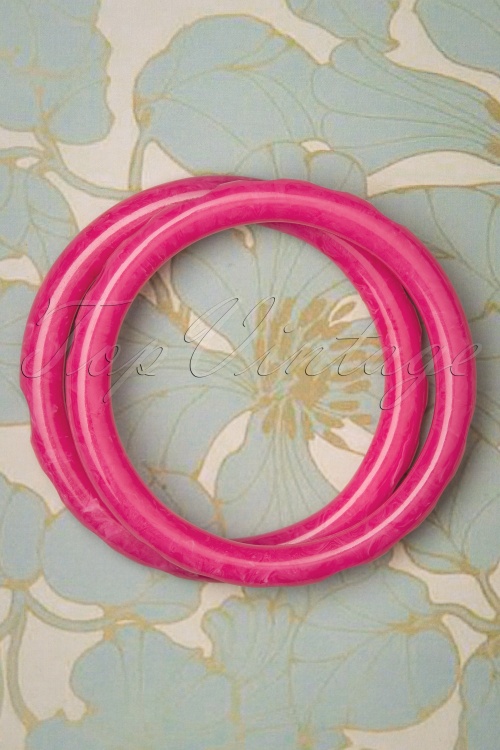 Splendette - TopVintage Exclusive ~Candy Narrow Carved Bangles Set Années 50 en Rose