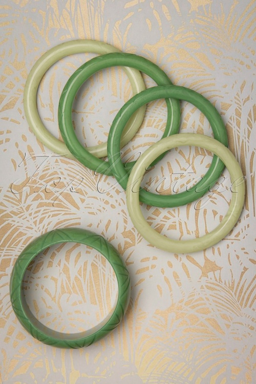 Splendette - TopVintage Exclusive ~ 50s Lichen Narrow Carved Bangles Set in Light Green 4