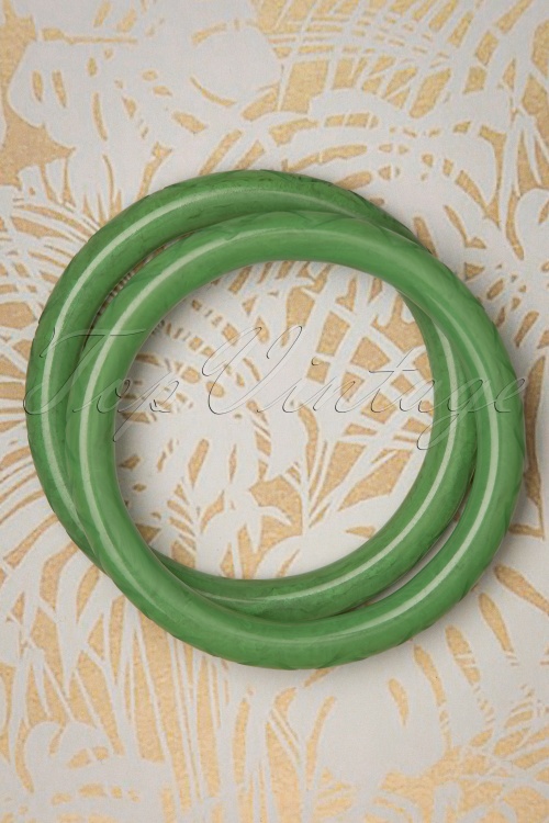 Splendette - TopVintage Exclusive ~ 50s Lichen Narrow Carved Bangles Set in Light Green