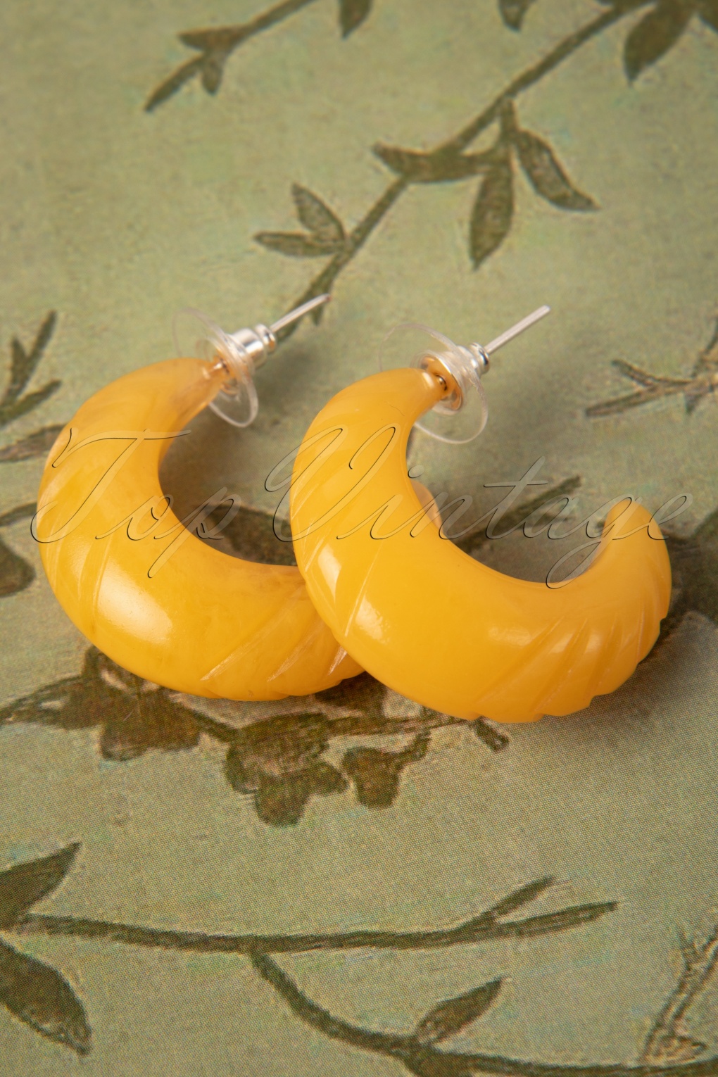TopVintage Exclusive 50s Lemon Carved Hoop Earrings in Yellow