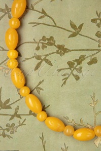 Splendette - TopVintage Exclusive ~ 50s Lemon Carved Beaded Necklace in Yellow 3