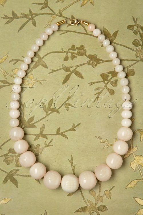 Splendette - TopVintage Exclusive ~ 50s Cloud Carved Beaded Necklace in Ivory 2