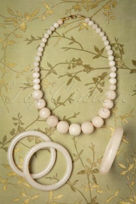 Splendette - TopVintage Exclusive ~ 50s Cloud Carved Beaded Necklace in Ivory 4