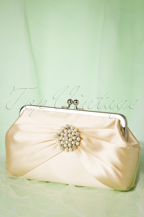 Lovely - Audrey Pearl Clutch in Creme