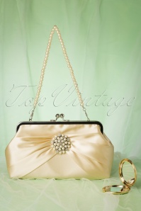 Lovely - 50s Audrey Pearl Clutch in Cream 2