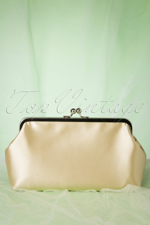 Lovely - Audrey Pearl Clutch in Creme 6
