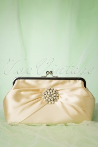 Lovely - Audrey Pearl Clutch in Creme 3