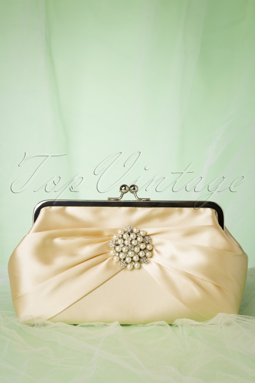 Lovely - 50s Audrey Pearl Clutch in Cream 3