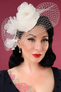 Lovely - 50s Audrey Birdcage Veil Hat in Ivory