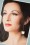 Louche - Jemmimah Pearl Drop Earrings Années 50 en Doré 2