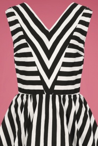 Collectif Clothing - Joanie Gestreiftes Swing-Kleid in Schwarz und Weiß 3