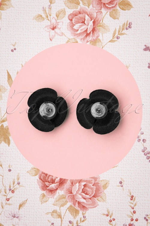 Collectif Clothing - Fluwelen roos oorstekers in zwart 3