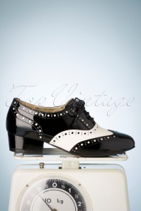 Lola Ramona ♥ Topvintage - 50s Alice Step Up Patent Brogues in Black and Cream  5