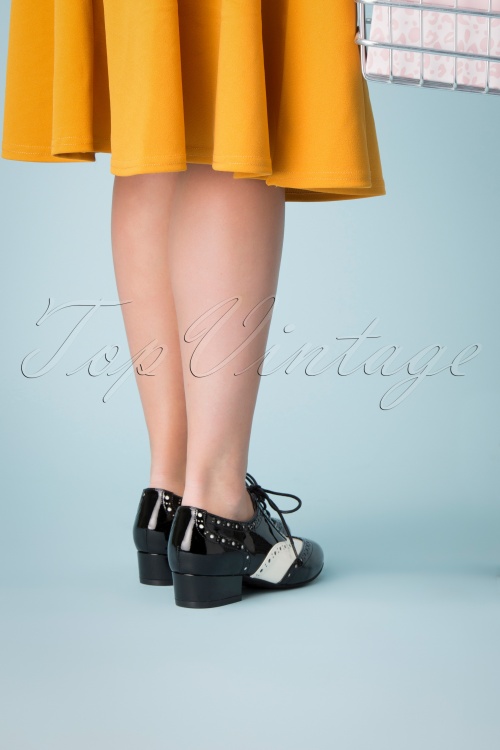 Lola Ramona ♥ Topvintage - 50s Alice Step Up Patent Brogues in Black and Cream  6