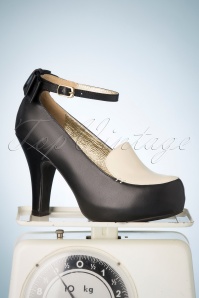 Lola Ramona ♥ Topvintage - 50s Angie Grow A Back Bow Pumps in Black and Cream  2