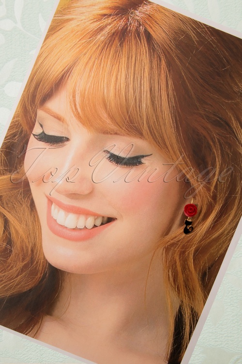 Sweet Cherry - 50s Fine Cat Earrings in Gold 2