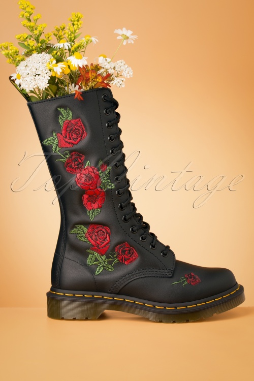 Dr. Martens - 1460 Vonda Softie Floral Boots in Black