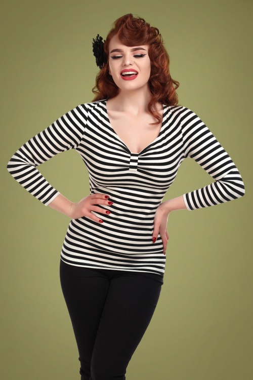 Collectif Clothing - Saskia Striped Top Années 50 en Noir et Blanc