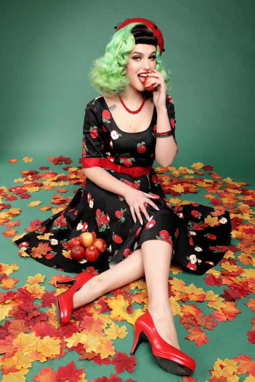 Collectif Clothing - June Apple Swing Dress Années 50 en Noir