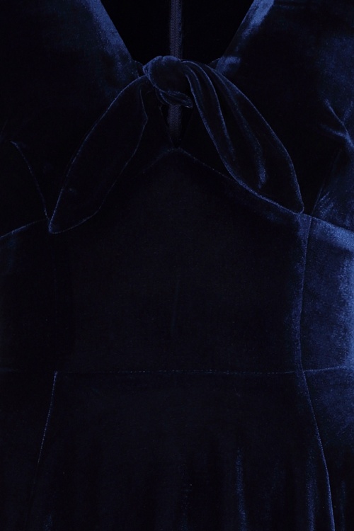 Collectif Clothing - Moira Samt-Swing-Kleid in Marineblau 4