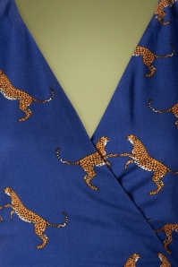 Sugarhill Brighton - Aisha Dancing Cheetahs Wrap Dress Années 70 en Bleu Royal 4