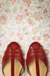 Charlie Stone - Toscana Flache Schuhe mit T-Strap in Rot 5