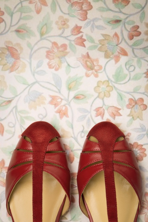 Charlie Stone - Toscana Flache Schuhe mit T-Strap in Rot 5