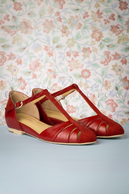 Charlie Stone - Toscana Flache Schuhe mit T-Strap in Rot 4